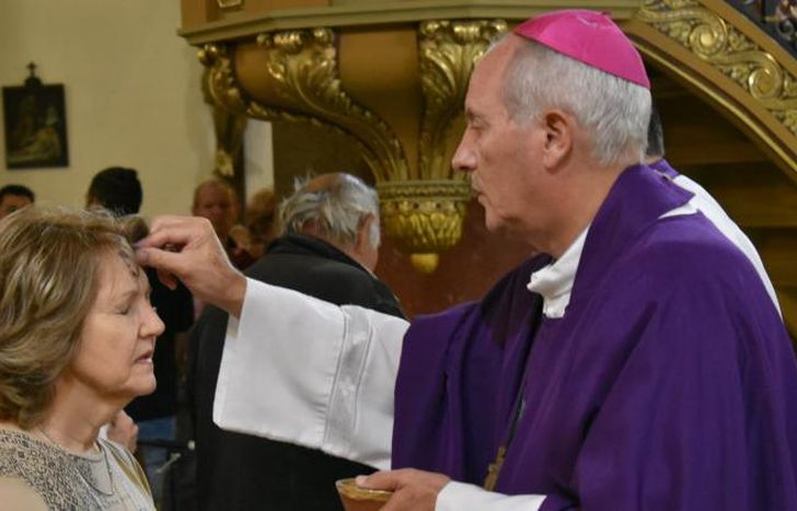 Lugones estará a cargo de las misas.