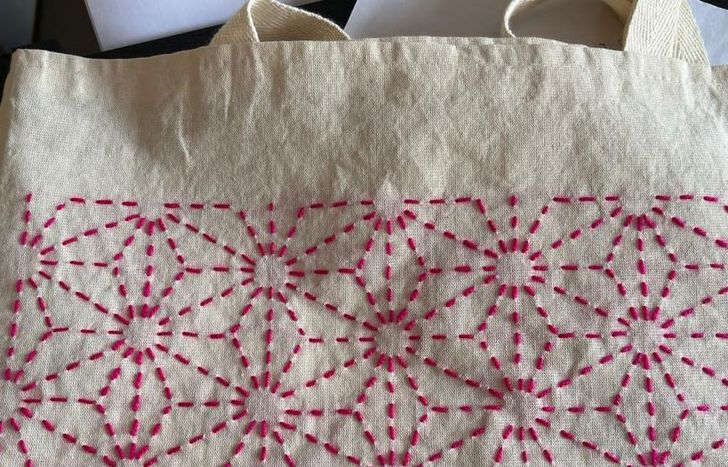 Para adquirir nuevos conocimientos y conocer una técnica de bordado milenaria que calma la ansiedad.