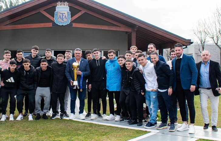 Los pibes estuvieron reunidos con Chiqui Tapia.