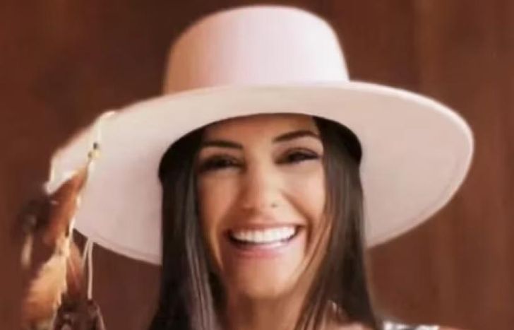 Rosi se fue al suelo.