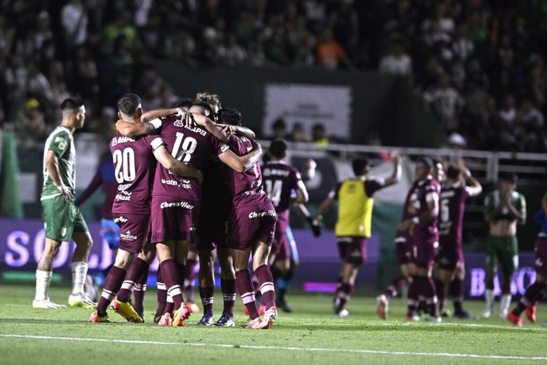 Lan&uacute;s quiere festejar frente a Banfield.