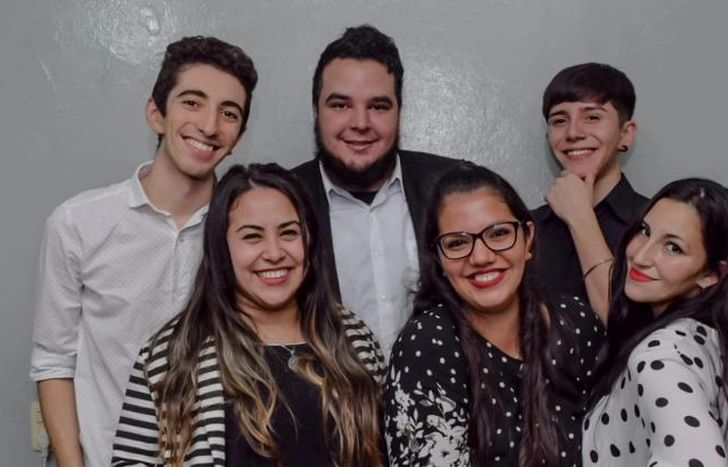 El elenco completo.