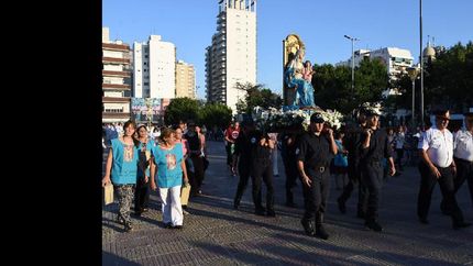 Cientos de vecinos seguidores de la virgen participaron de la celebración. Cientos de vecinos seguidores de la virgen participaron de la celebración.
