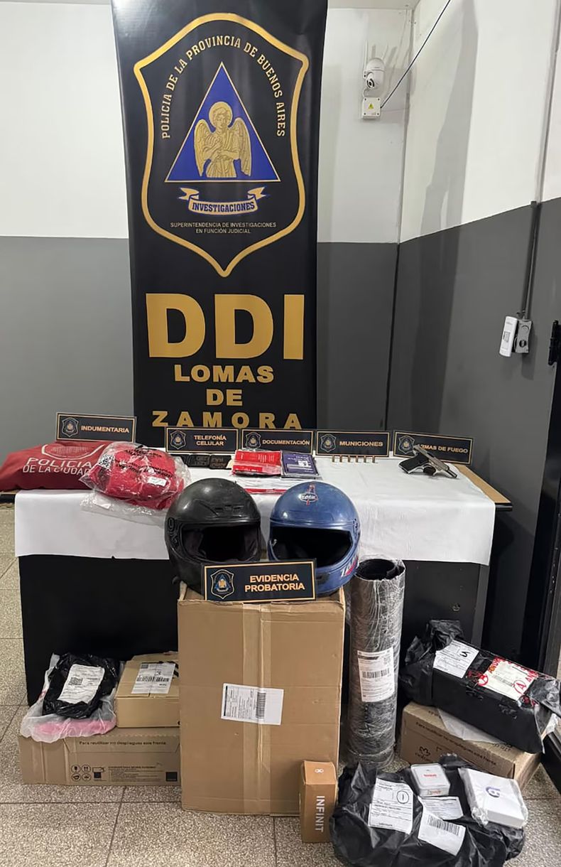 Elementos incautados por la Policía de Lomas de Zamora.