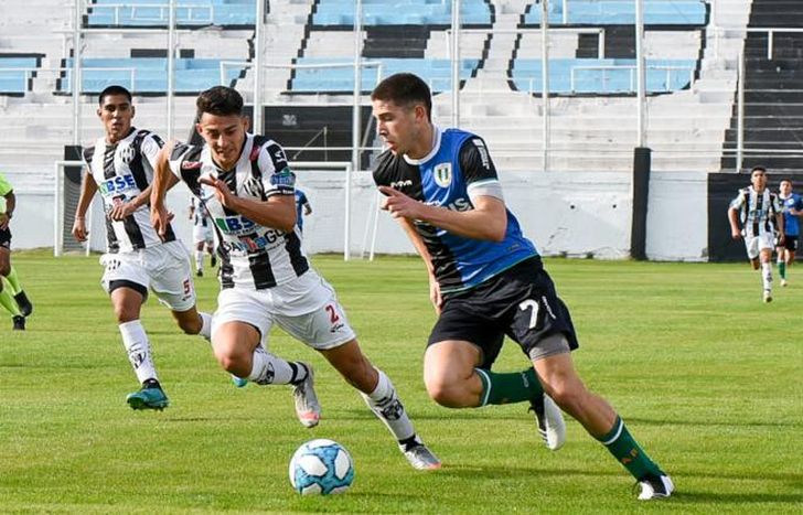 Pedro Cejas se le escapa a la marca de Daniel Meza.