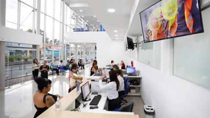 Hay una guardia para adultos y pediátrica que funciona las 24 horas.