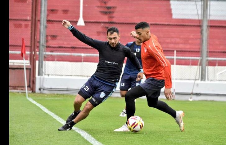 Lucas Mancinelli sumó minutos en el amistoso ante Independiente.