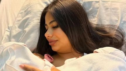 asi esta daniela celis a dos semanas de haber tenido a las gemelas