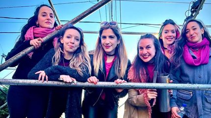 La banda empieza su camino, con la firme intención de triunfar en la escena.