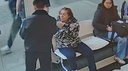 La gitana fue captada en cámara haciendo el trámite para renovar el DNI.