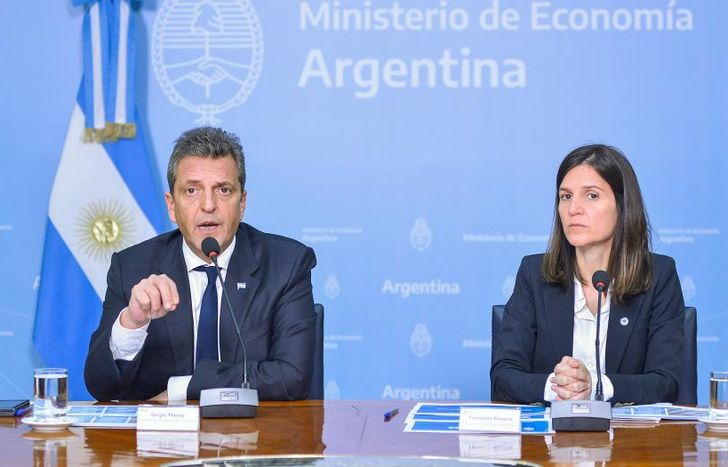 Massa y Raverta hicieron el anuncio desde el Ministerio de Economía.