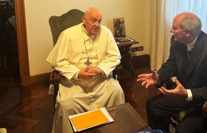 Lugones y Francisco conversaron durante una hora.