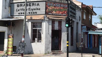 La parrilla se encuentra situada a metros del Estadio Eduardo Gallardón.