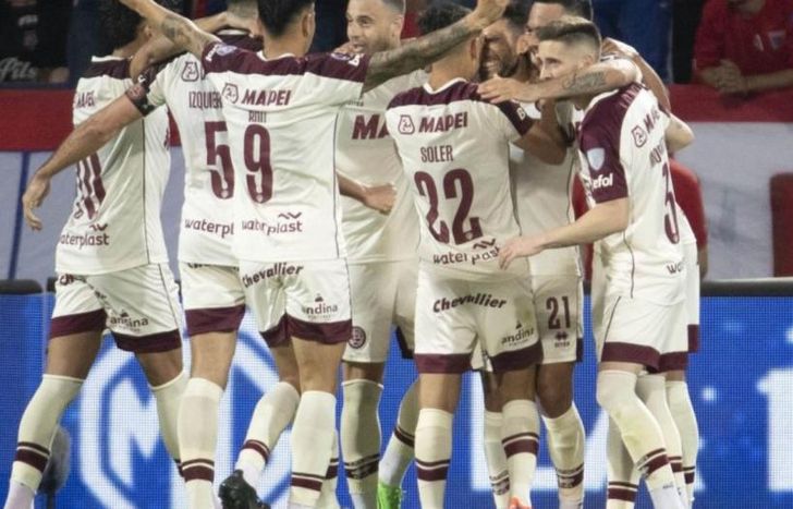 El lateral izquierdo anotó su penal ante el DIM.