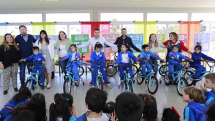 Unos 50 chicos recibieron las bicis.