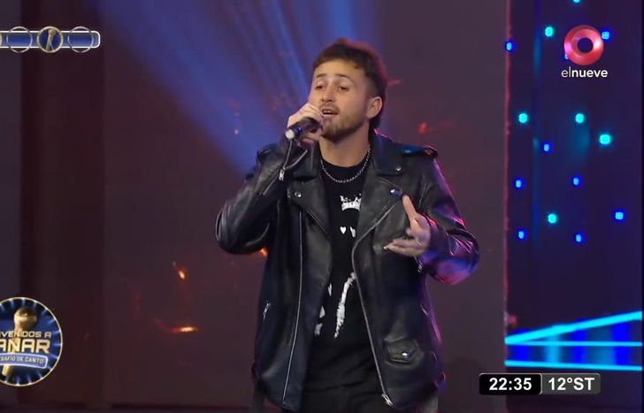 El cantante que se presenta en la peatonal Laprida de Lomas, la rompió anoche en su presentación en la TV.