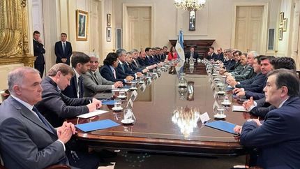 milei les confirmo a los gobernadores que vuelve el impuesto a las ganancias