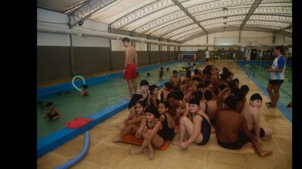 miles de chicos aprenden a nadar en las piletas del municipio de lomas miles de chicos aprenden a nadar en las piletas del municipio de lomas