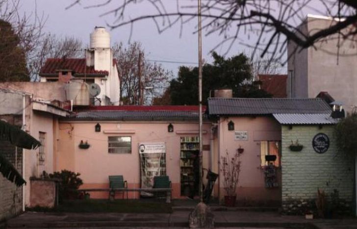 Organiza la Biblioteca Julio Cortázar de Banfield.