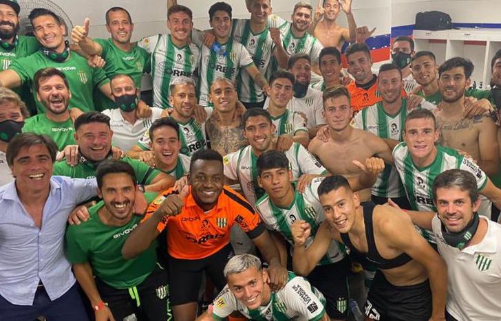Así celebró Banfield el pase a la otra fase.