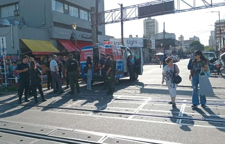 El momento en el que la ambulancia trasladaba a la mujer.