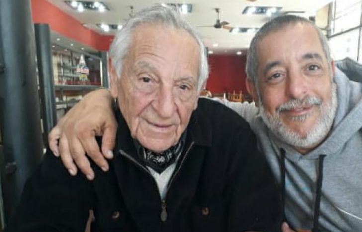 Con su hijo Juan Marcelo, heredero del taller.