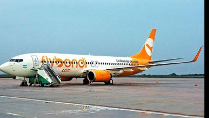 piden suspender los vuelos de flybondi