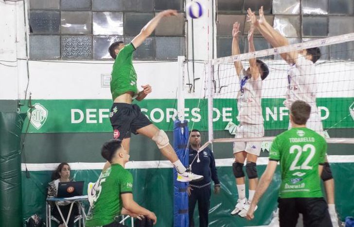 Defensores está jugando la Copa Metropolitana.