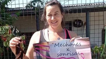 Tarea cumplida: una vecina luego de donar y ayudar en la causa.