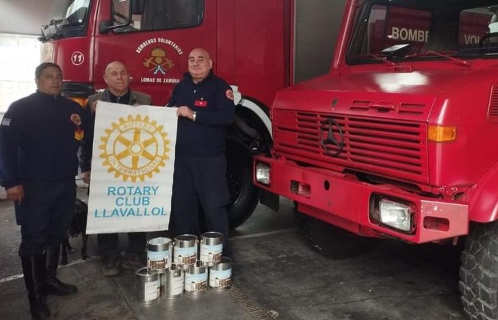Los bomberos de Llavallol recibieron casi 30 litros de pintura.