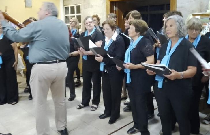 Estuvo el coro de la Delegación Municipal de Banfield.