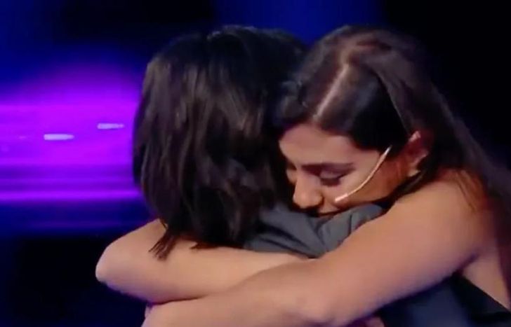 El abrazo de Lucía y Rosina.