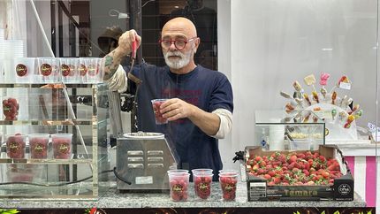 Claudio se reinventa en tiempos de crisis. No baja los brazos y sigue apostando por el comercio local. Claudio se reinventa en tiempos de crisis. No baja los brazos y sigue apostando por el comercio local.
