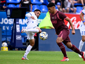 Lanús atento al futuro de Agustín Medina.