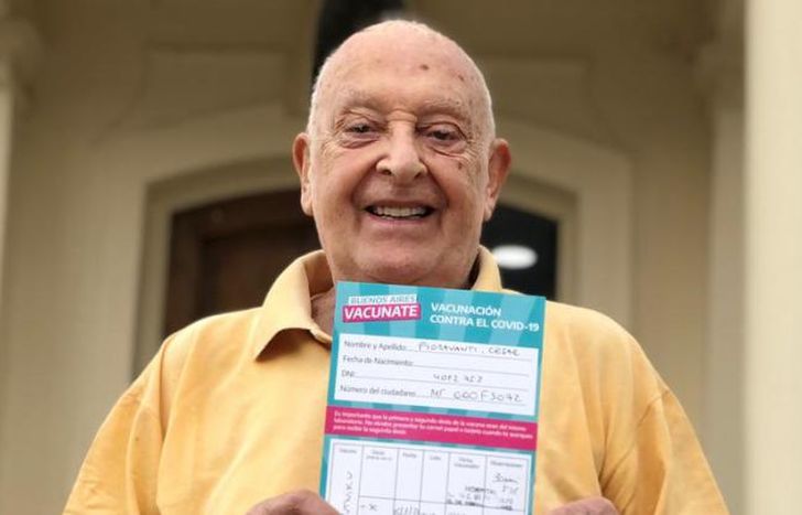 César Ariel Fioravanti, de 87 años, fue vacunado esta semana.