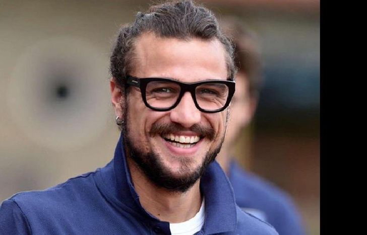 Osvaldo tiene 33 años y hace tres que se retiró jugando para Boca.