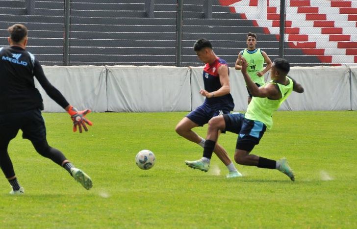 Talleres se prepara con fútbol.