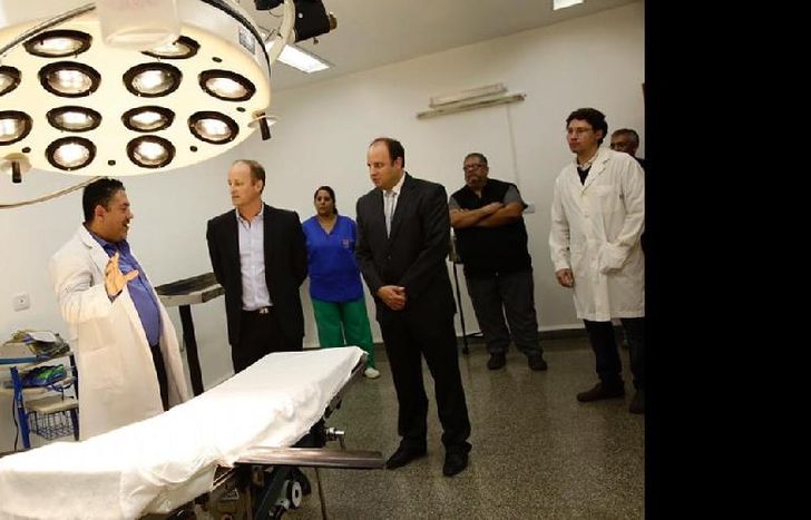 las camas tienen respiradores con sistemas ventilatorios.