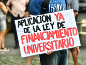 Las universidades están en crisis y esto amenaza la continuidad de las actividades académicas y científicas. Las universidades están en crisis y esto amenaza la continuidad de las actividades académicas y científicas.