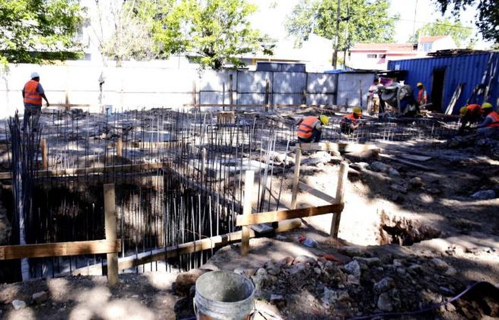 La obra se realiza en el cruce de Yrigoyen y Pringles.