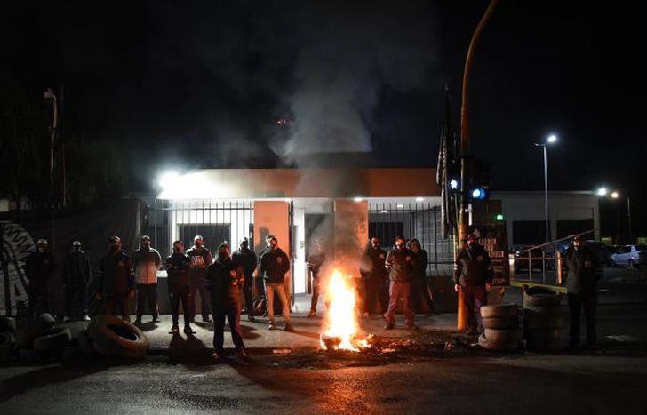 Los trabajadores comenzaron la protesta a las 5 de la mañana.
