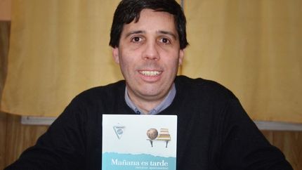 Federico ya tiene su libro en formato papel. Su sorpresa fue absoluta.
