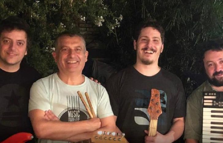 La banda completa.