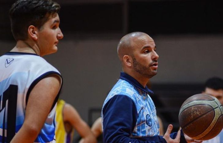 Manuel Anglese dirigió la Sub17 femenina y hoy conduce a Zárate.