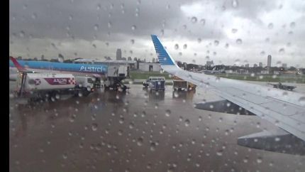 La lluvia estuvo acompañada de ráfagas de viento y caída de granizo en distintos puntos del Conurbano