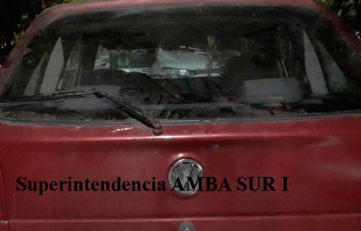 El auto en el que se movilizaban los delincuentes.