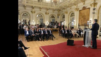 familiares de funcionarios deberan renunciar antes del 28 de febrero