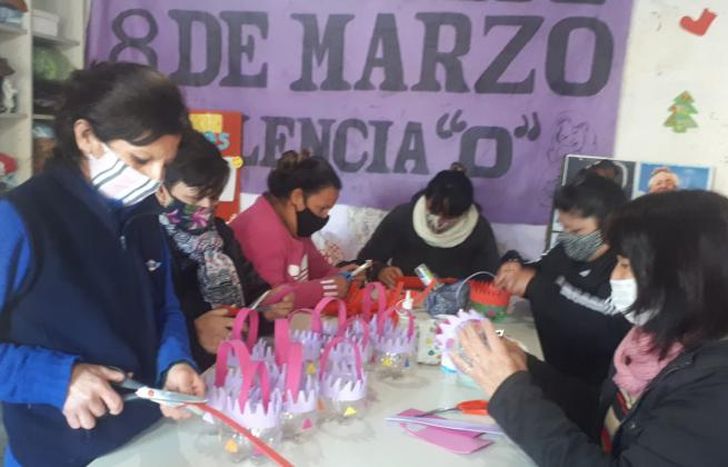 Trabajando para ayudar a los vecinos.