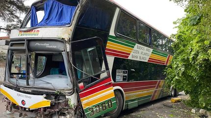 Así quedó uno de los micros.