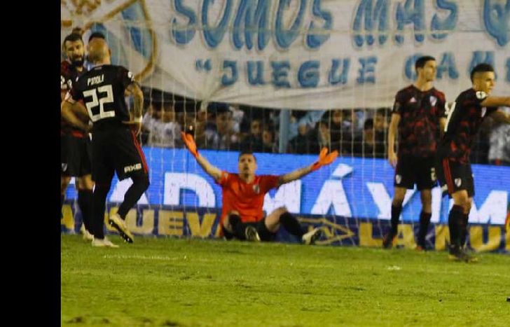 Armani no tuvo una buena noche y fue responsable del tercer gol.